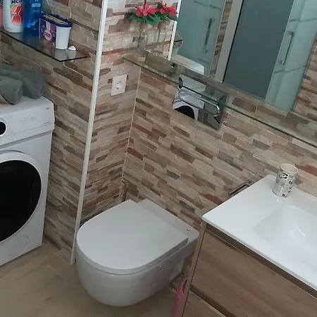 Cozy Studio With Ocean View In Los Cristianos *
