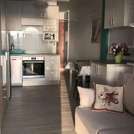 Apartment Cozy Studio With Ocean View In Los Cristianos