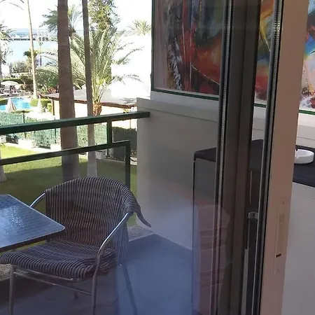 Cozy Studio With Ocean View In Los Cristianos Apartmán
